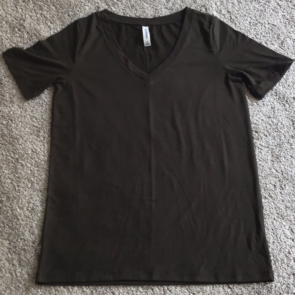ZENANA DEEP OLIVE GREEN V-NECK TEE - SMALL NWOT